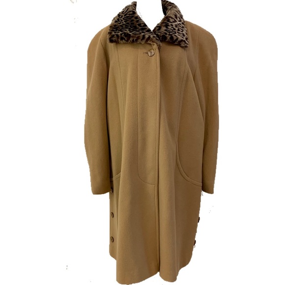 Vintage Jackets & Blazers - Vintage Wool & Cashmere Coat with Faux Fur Collar